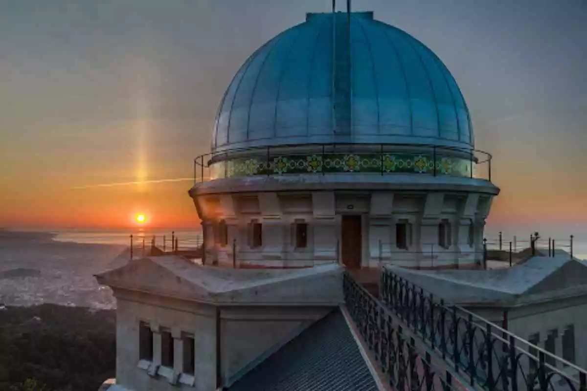 Imatge d'un pilar de sol des de l'Observatori Fabra