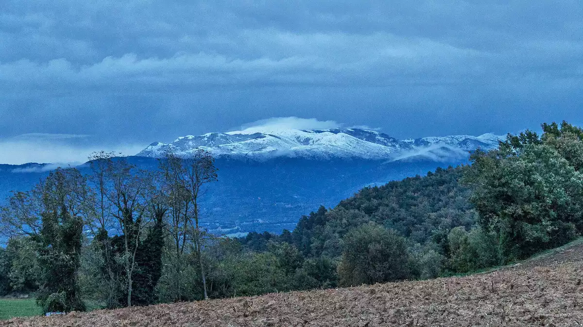 Montseny nevat vist des del Moianès