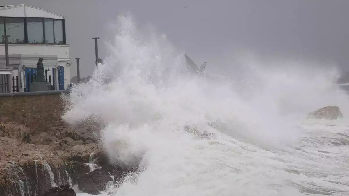 Imatge del fort temporal de mar a l'Escala aquest dimecres
